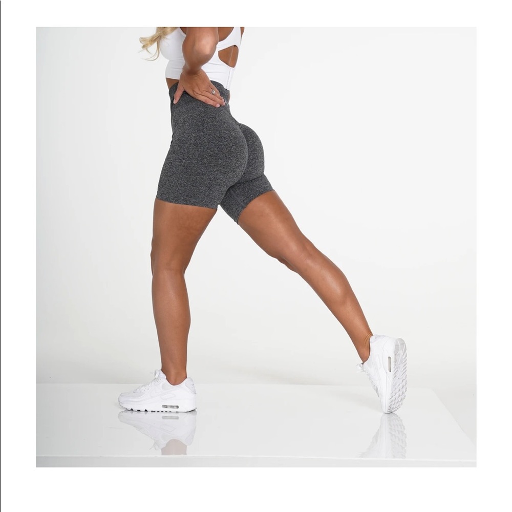 Navigation black speckled scrunch short